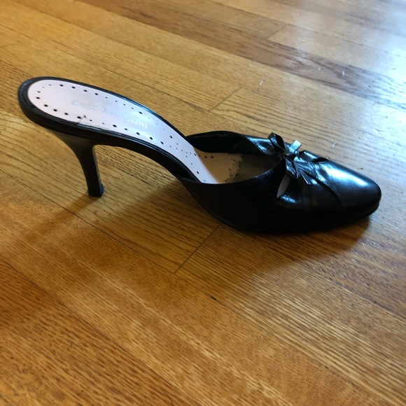 Black heels- with cute bow - Picture 2 of 3